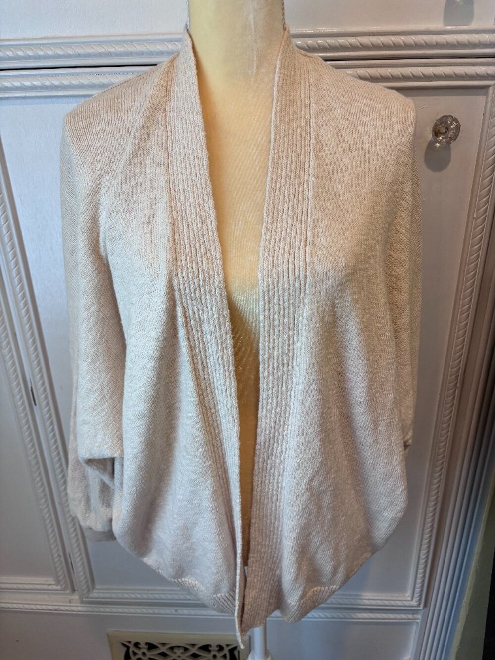 Ann Taylor LOFT Tan/Off White Cardigan In Ladies Size Medium